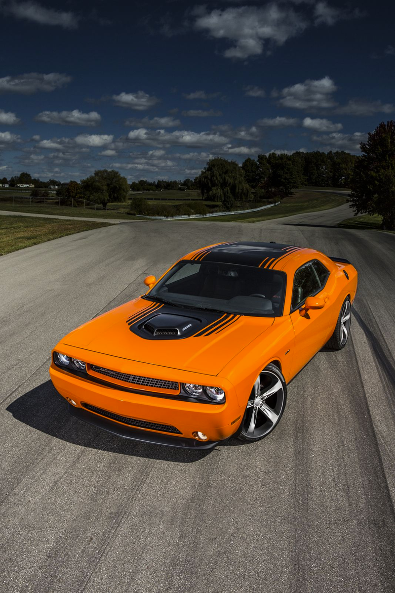 Illustration for article titled Hemi® 'Shaker' Returns – 2014 Challenger R/T And Mopar ’14 Challenger Models Deliver Power, Performance And Heritage